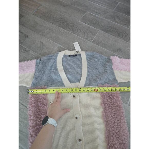 Women's Strut & Bolt Cream Gray Pink Faux Fur Cardigan Sweater Size Medium/Large - Picture 3 of 6